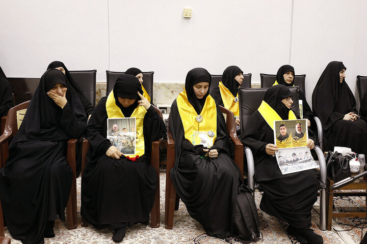 Photos: Daughter of martyr Sayyed Hasan Nasrallah meets with Ayatollah Saeedi