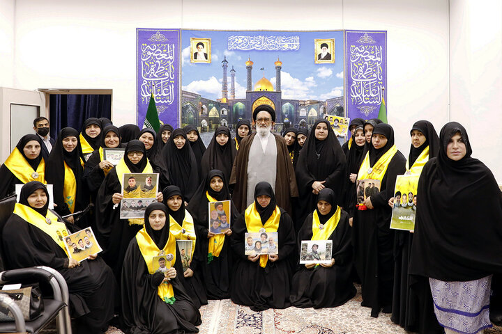 Photos: Daughter of martyr Sayyed Hasan Nasrallah meets with Ayatollah Saeedi