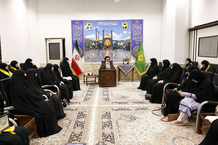 Photos: Daughter of martyr Sayyed Hasan Nasrallah meets with Ayatollah Saeedi