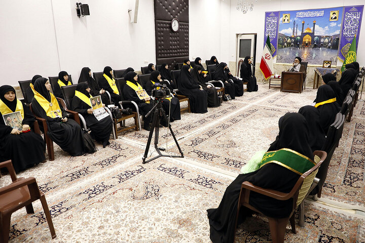 Photos: Daughter of martyr Sayyed Hasan Nasrallah meets with Ayatollah Saeedi