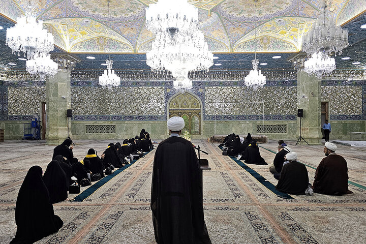 Photos: Daughter of martyr Sayyed Hasan Nasrallah meets with Ayatollah Saeedi