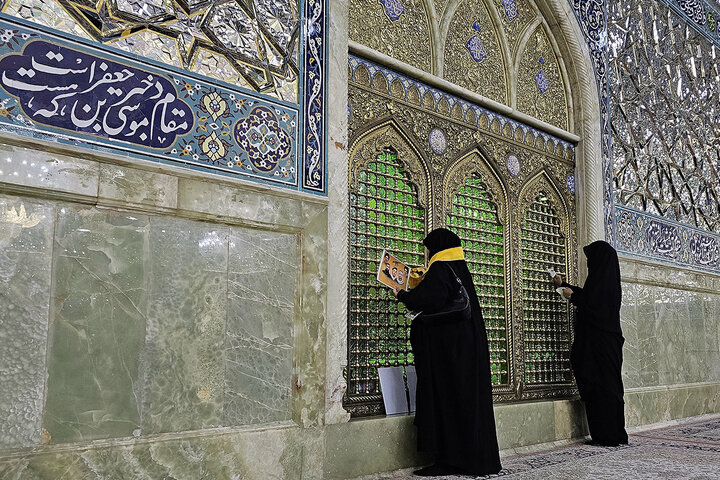 Photos: Daughter of martyr Sayyed Hasan Nasrallah meets with Ayatollah Saeedi