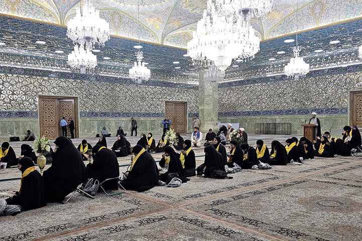 Photos: Daughter of martyr Sayyed Hasan Nasrallah meets with Ayatollah Saeedi