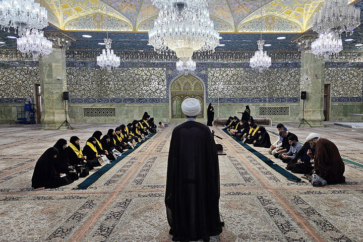 Photos: Daughter of martyr Sayyed Hasan Nasrallah meets with Ayatollah Saeedi