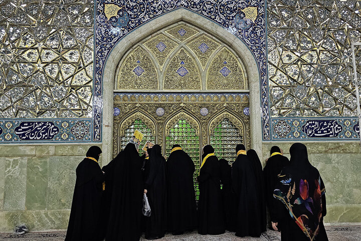 Photos: Daughter of martyr Sayyed Hasan Nasrallah meets with Ayatollah Saeedi