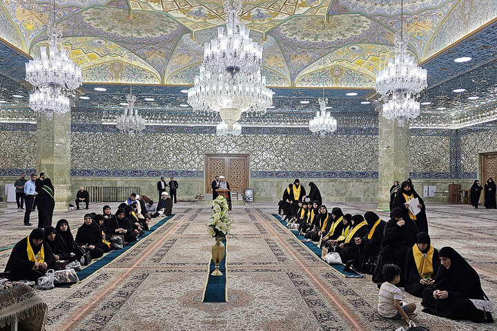 Photos: Daughter of martyr Sayyed Hasan Nasrallah meets with Ayatollah Saeedi