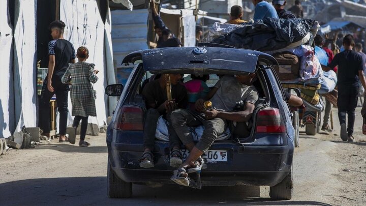 Photos: Palestinians exodus from Jabalia refugee camp