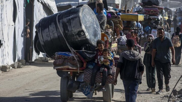 Photos: Palestinians exodus from Jabalia refugee camp