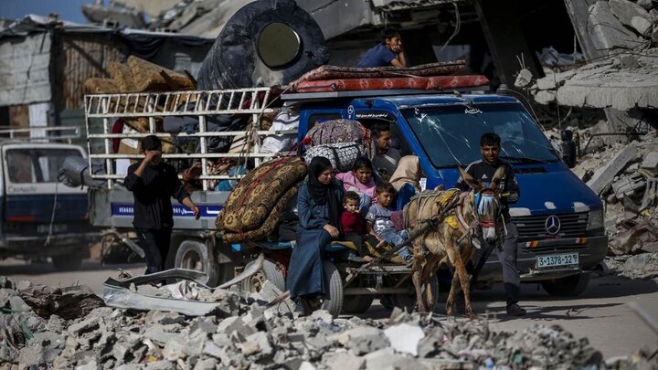 Photos: Palestinians exodus from Jabalia refugee camp