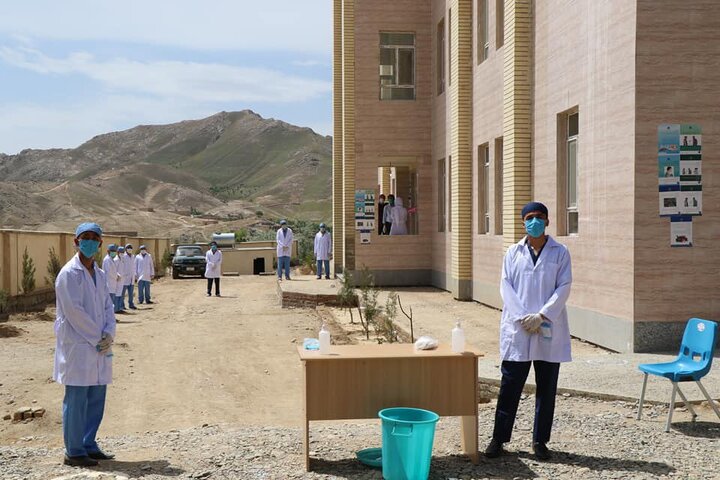 بسیاری از کارمندان دولتی، اساتید دانشگاه و پزشکان شیعه در افغانستان از کار برکنار می‌شوند