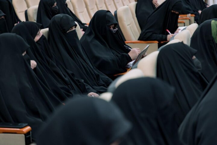 إطلاق سلسلة ورش لتعزيز مهارات الخطابة لدى خطيبات المنبر الحسيني في كربلاء