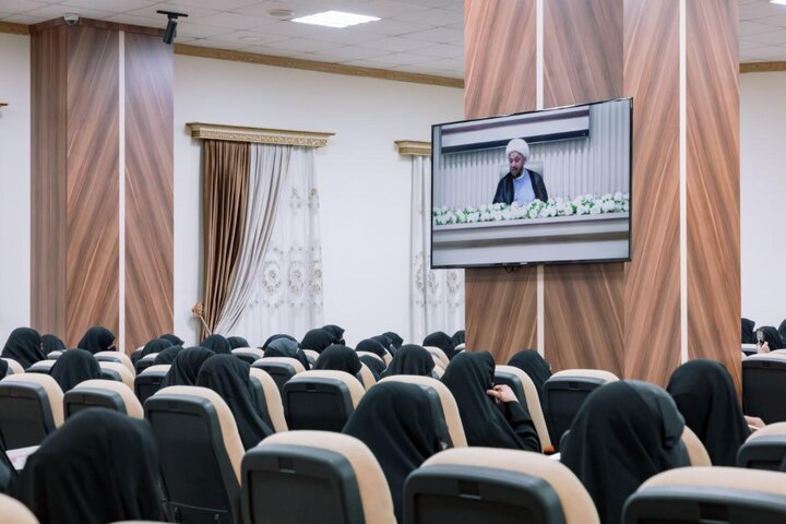إطلاق سلسلة ورش لتعزيز مهارات الخطابة لدى خطيبات المنبر الحسيني في كربلاء