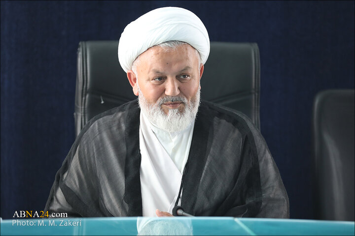 آیین رونمایی از کتاب بوی سیب تازه