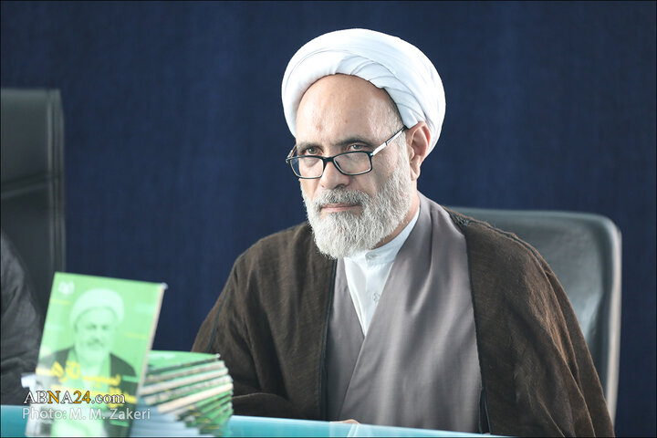 آیین رونمایی از کتاب بوی سیب تازه