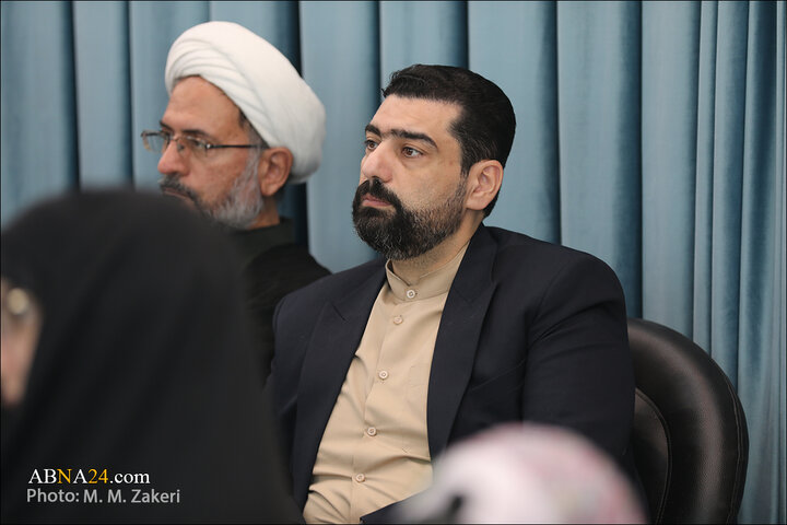 آیین رونمایی از کتاب بوی سیب تازه
