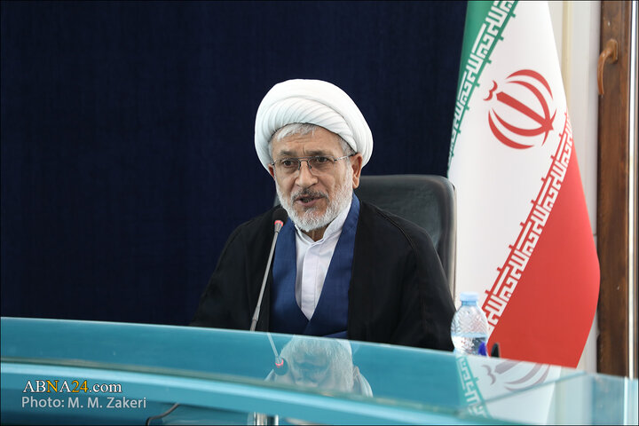 آیین رونمایی از کتاب بوی سیب تازه
