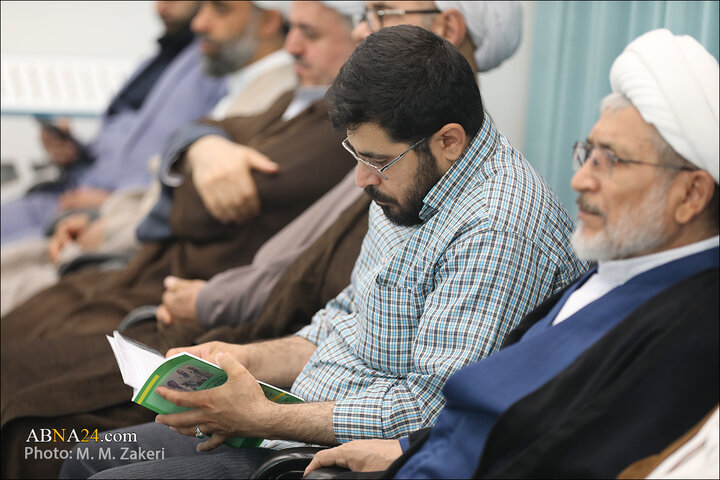 آیین رونمایی از کتاب بوی سیب تازه