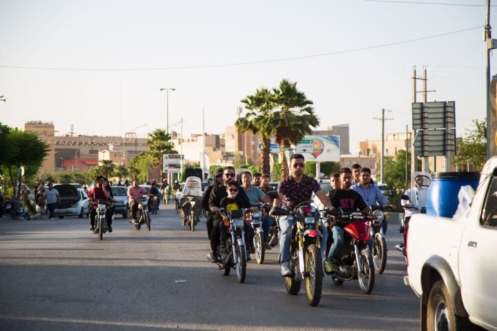 Rapora Wêneyî | Civata Gelê Motorsewaran a Qomê li hev demê bi yekemîn salvegera şehîdên xizmetê