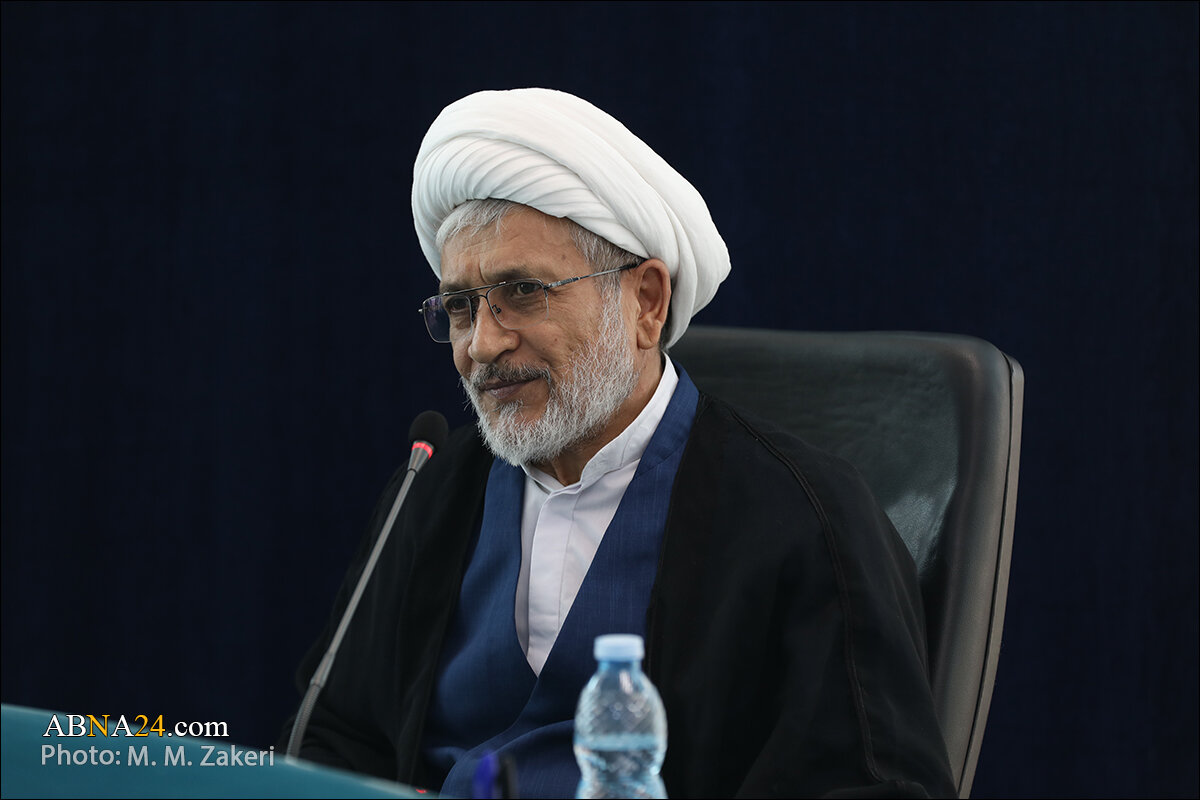 رونمایی از کتاب «بوی سیب تازه»؛ روایت مجاهدتهای روحانی جانباز ترک در مسیر تبلیغ مکتب اهل بیت(ع)