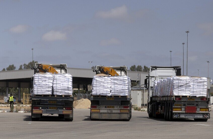 غزة.. استمرار منع دخول المساعدات الإنسانية إلى القطاع يعمق الأزمة الإنسانية