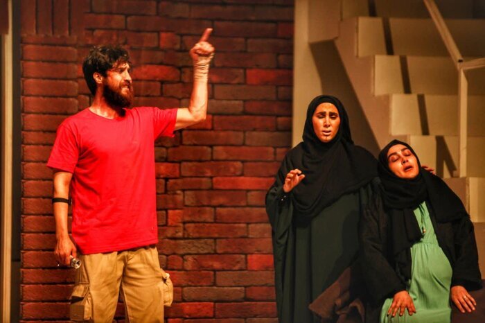 «و تن زمین»؛ صدای زنان و کودکان غزه روی صحنه تئاتر قم