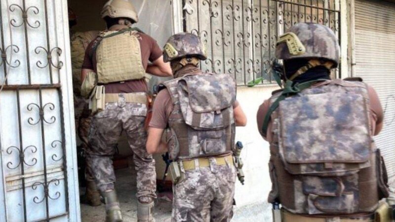 Desteserkirina 298 gumanbarên DAIŞê li Tirkîyê Desteserkirina 298 gumanbarên DAIŞê li Tirkîyê