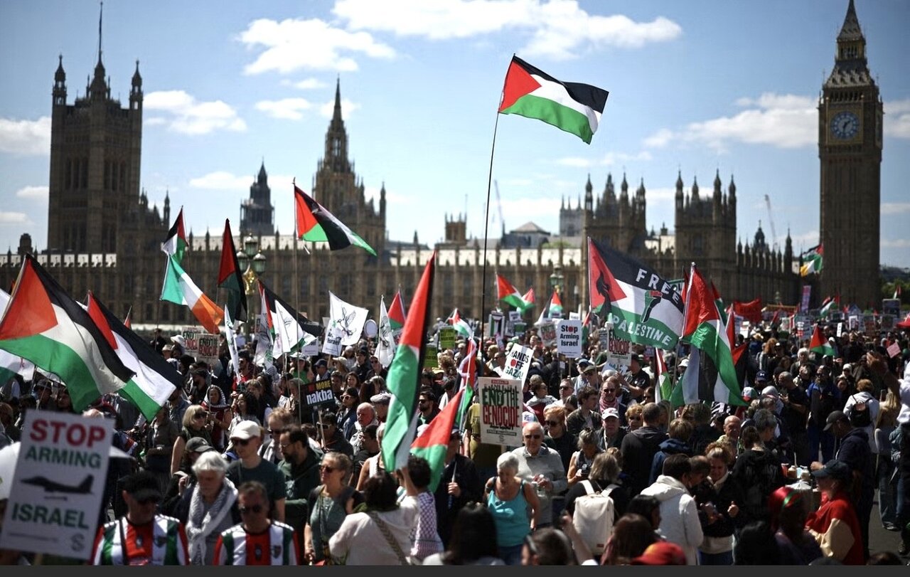 لندن میں غزہ کےمظلوم عوام کے حق میں عظیم الشان مظاہرہ، فوری جنگ بندی کا مطالبہ