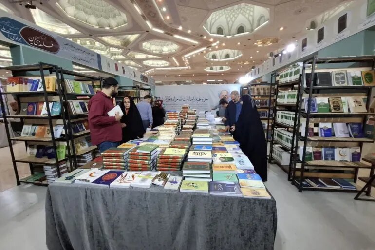 حضور کم‌رنگ جهان عرب در نمایشگاه بین‌المللی کتاب تهران/ چرا ناشران عربی و غربی حضور نداشتند؟