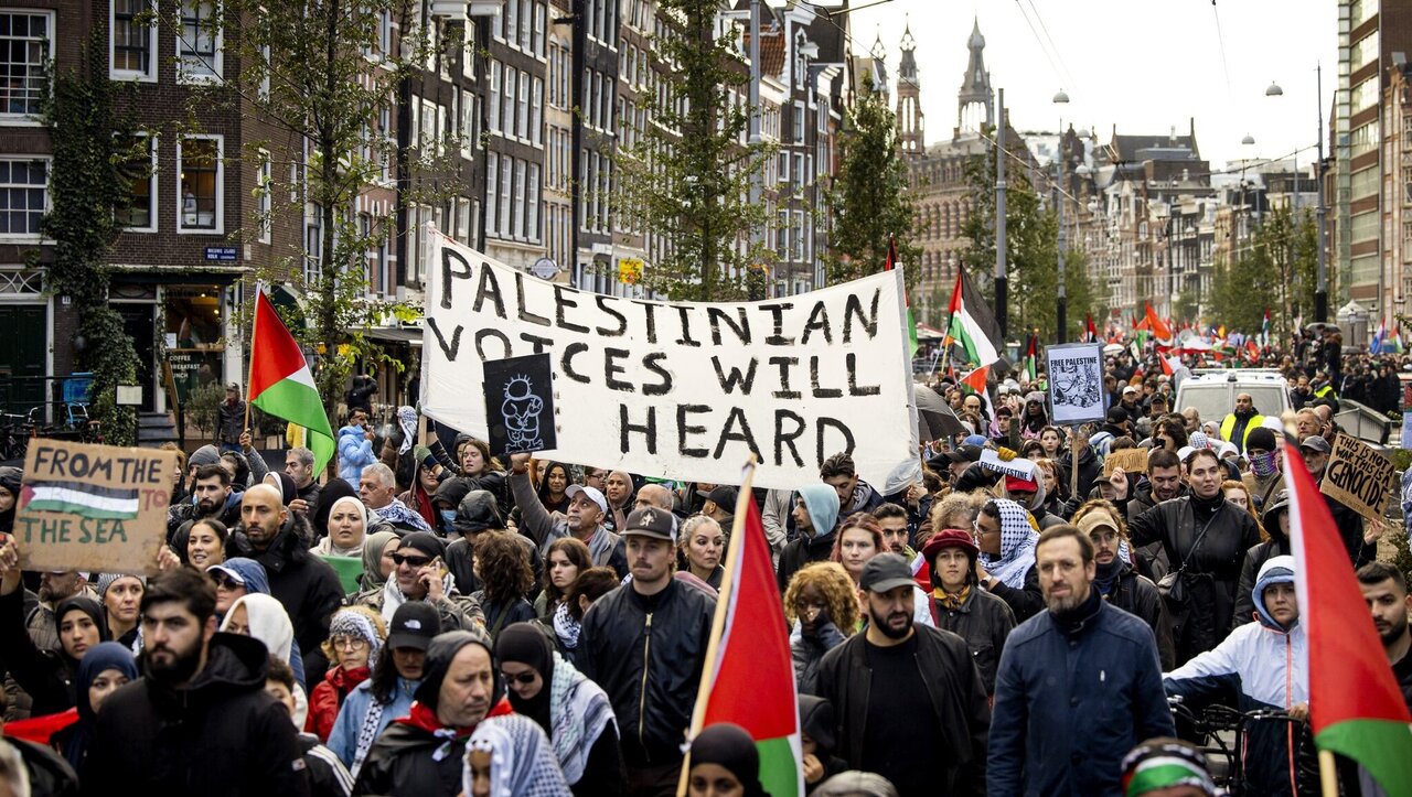 Video | Penegak Kemanusiaan Membakar Bendera Israel Di Rotterdam, Belanda