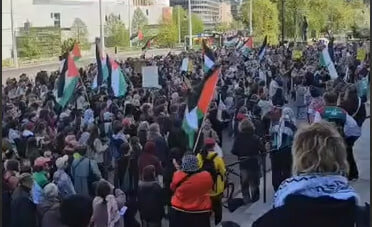 فيديو | تظاهرة عارمة أمام البرلمان الفنلندي في العاصمة هلسنكي إسناداً لغزة