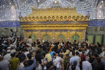 تقرير مصور/ أجواء مرقد أبي الفضل العباس (عليه السلام) في ليلة الجمعة