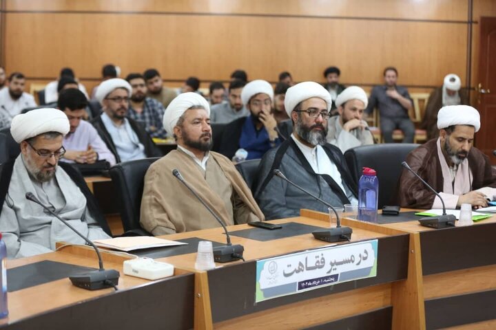 Raporan Wênekanî | Civînek rojekê "Di rêya fêqeyê de" di bajarê Qomê de