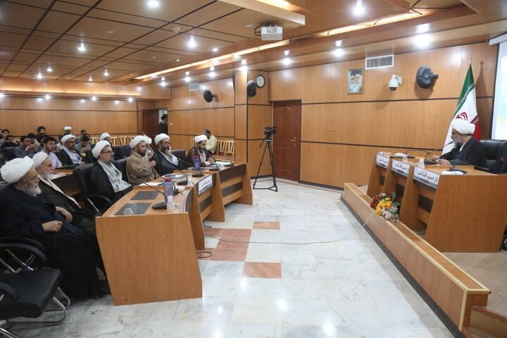 Raporan Wênekanî | Civînek rojekê "Di rêya fêqeyê de" di bajarê Qomê de
