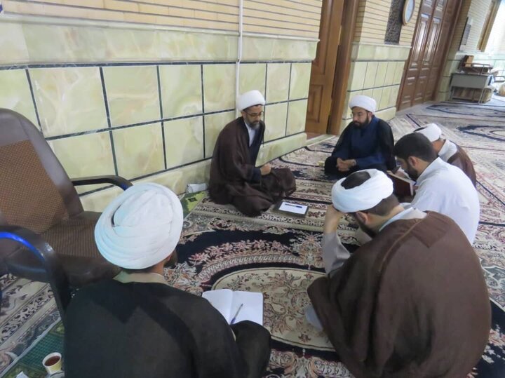 Raporan Wênekanî | Civînek rojekê "Di rêya fêqeyê de" di bajarê Qomê de
