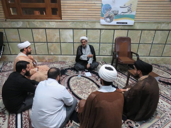 Raporan Wênekanî | Civînek rojekê "Di rêya fêqeyê de" di bajarê Qomê de