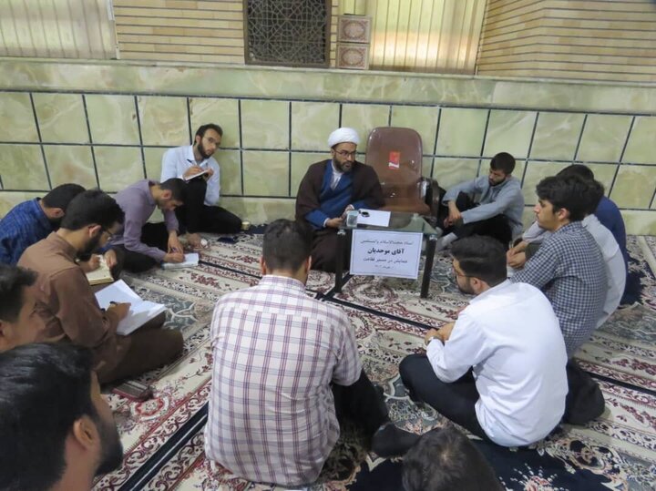 Raporan Wênekanî | Civînek rojekê "Di rêya fêqeyê de" di bajarê Qomê de
