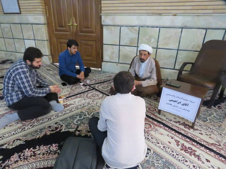 Raporan Wênekanî | Civînek rojekê "Di rêya fêqeyê de" di bajarê Qomê de