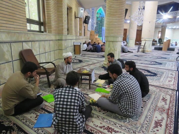 Raporan Wênekanî | Civînek rojekê "Di rêya fêqeyê de" di bajarê Qomê de
