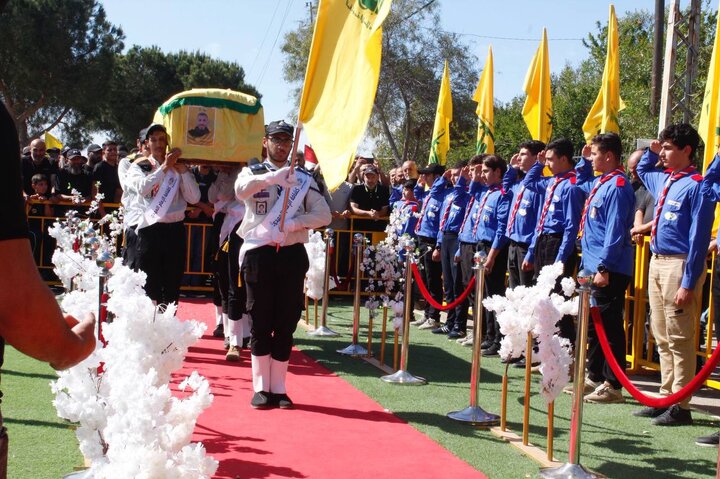 مراسم تشییع پیکر شهید «عیسی قطیش» در شهرک «حولا» لبنان
