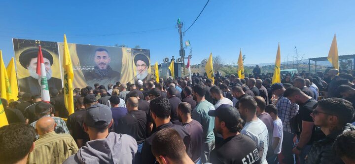 مراسم تشییع پیکر شهید «عیسی قطیش» در شهرک «حولا» لبنان