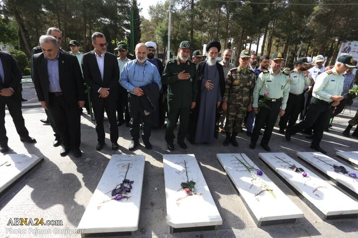 گزارش تصویری | غباررویی وعطرافشانی تربت پاک شهدای اصفهان به مناسبت فتح خرمشهر