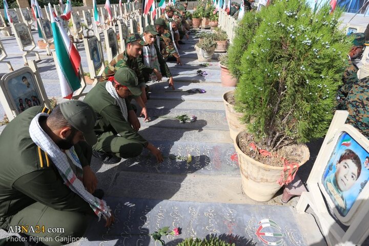 گزارش تصویری | غباررویی وعطرافشانی تربت پاک شهدای اصفهان به مناسبت فتح خرمشهر