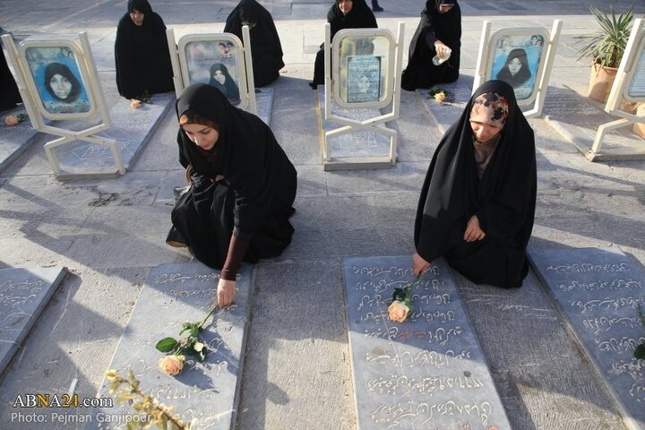 گزارش تصویری | غباررویی وعطرافشانی تربت پاک شهدای اصفهان به مناسبت فتح خرمشهر