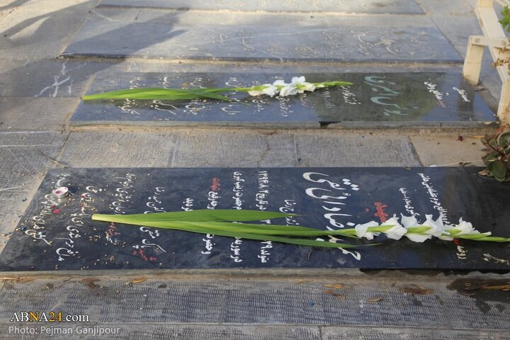 گزارش تصویری | غباررویی وعطرافشانی تربت پاک شهدای اصفهان به مناسبت فتح خرمشهر