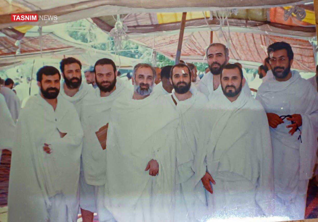Unseen Image of Martyr Raeisi During Hajj