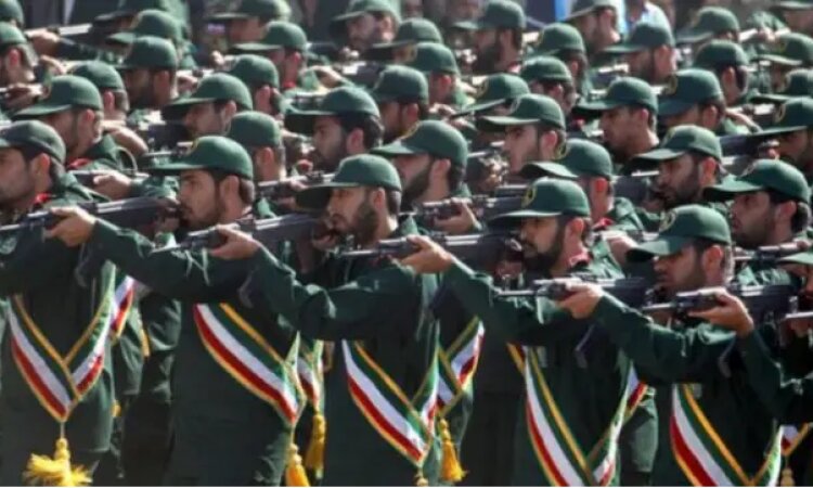 الحرس الثوري الإيراني: يدنا على الزناد وجاهزون للرد بحزم