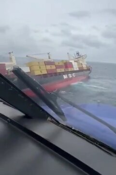Bidiyon Yadda Wani Jirgin Ruwa Na Dakon Kaya Ya Nutse A Tekun Indiya