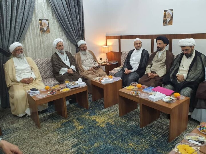 تقرير مصور| لقاء أعضاء بعثة الحج لمرجع التقليد مع أعضاء بعثة الحج لآية الله جوادي آملي بالمدينة المنور