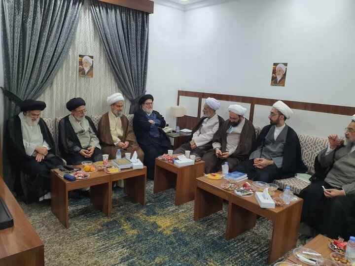 تقرير مصور| لقاء أعضاء بعثة الحج لمرجع التقليد مع أعضاء بعثة الحج لآية الله جوادي آملي بالمدينة المنور