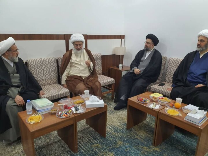 تقرير مصور| لقاء أعضاء بعثة الحج لمرجع التقليد مع أعضاء بعثة الحج لآية الله جوادي آملي بالمدينة المنور